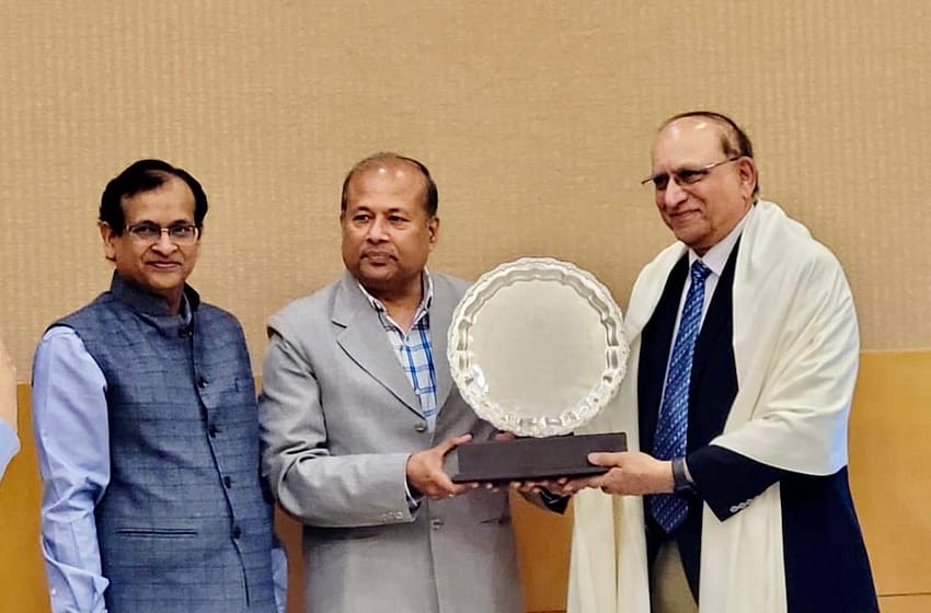  MNIT Jaipur Felicitates 1976 Batch Alumnus for his Initiative ‘I³’ to Bridge the gap between Industry and Institute