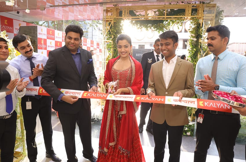  Kalyan Jewellers’ brand ambassador Rashmika Mandanna inaugurates showroom at Vaishali Nagar, Jaipur