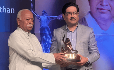  Kumar Mangalam Birla receives Deenanath Mangeshkar Award